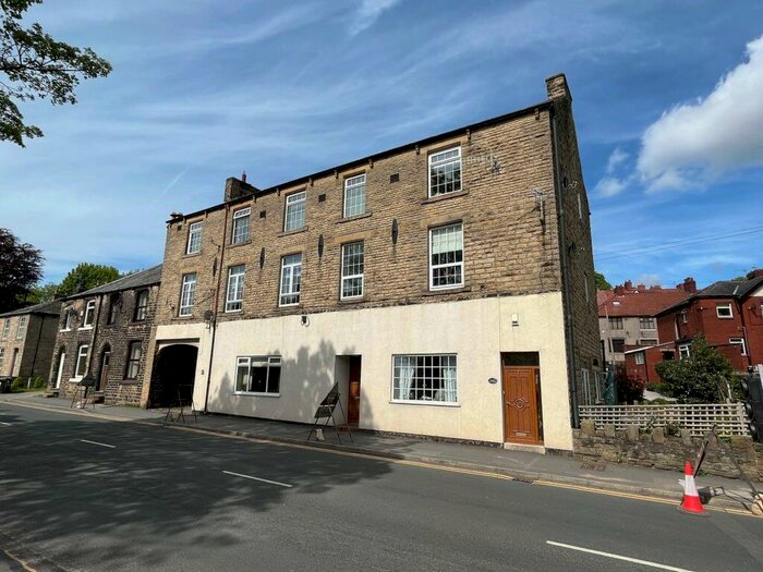 3 Bedroom Apartment To Rent In Flat - Chew Valley Road, OL3