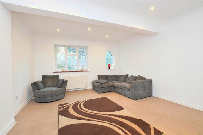 4 Bedroom Flat To Rent In Fir Tree Road, Epsom, KT17