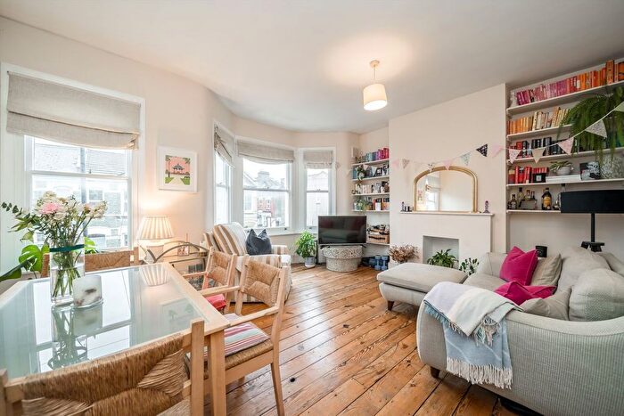 2 Bedroom Flat For Sale In Ballater Road, Clapham, SW2
