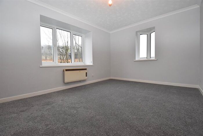 1 Bedroom Flat To Rent In St. Georges Close, Horley, RH6