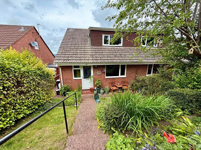 4 Bedroom Semi-Detached House For Sale In Vuefield Hill, St Thomas, EX2