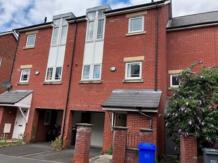 3 Bedroom Town House To Rent In Mackworth Street, Hulme, Manchester, M15