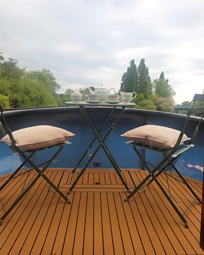 2 Bedroom Detached House To Rent In D'oyle Carte Island, Weybridge, KT13