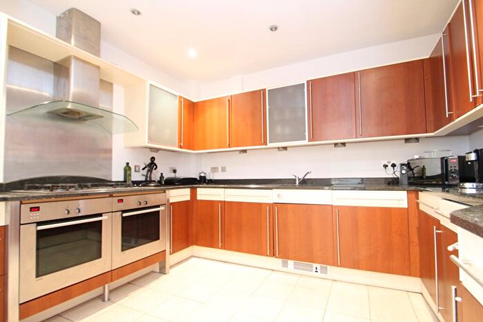 3 Bedroom Flat To Rent In Wooderson Court, Rectory Road, BR3