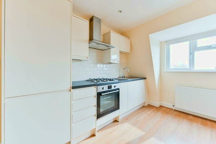 1 Bedroom Flat To Rent In Uxbridge Road, Hatch End, Pinner, HA5