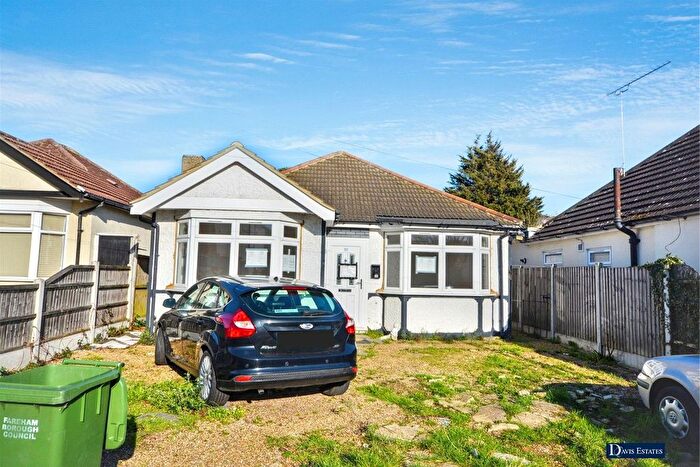 3 Bedroom Bungalow For Sale In Ardleigh Close, Ardleigh Green, Hornchurch, RM11