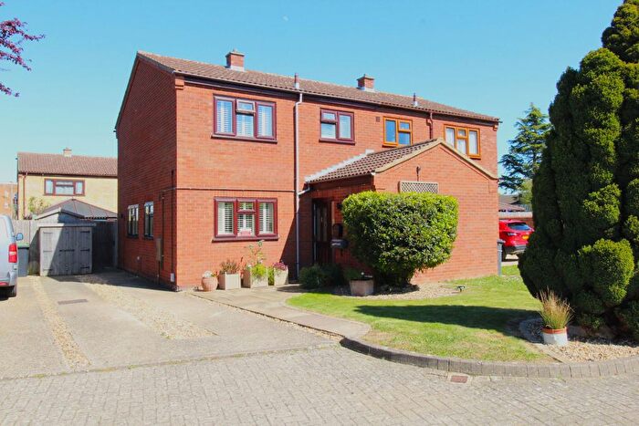 2 Bedroom Semi-Detached House For Sale In Balmoral Close, Sandy, SG19