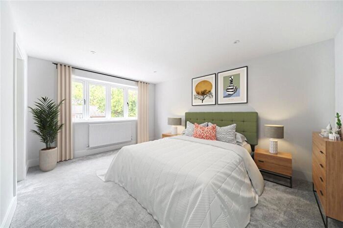 4 Bedroom Detached House For Sale In The Ridings, Addlestone, Surrey, KT15
