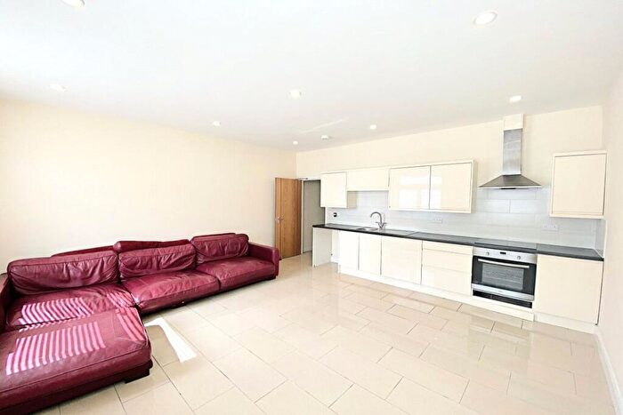 1 Bedroom Flat To Rent In London Road, Cowplain, Waterlooville, Hampshire, PO8