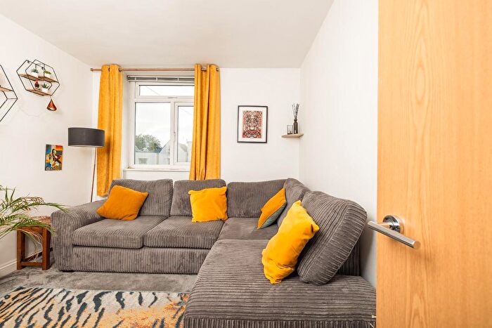 2 Bedroom Flat For Sale In North Street, Bedminster, BS3