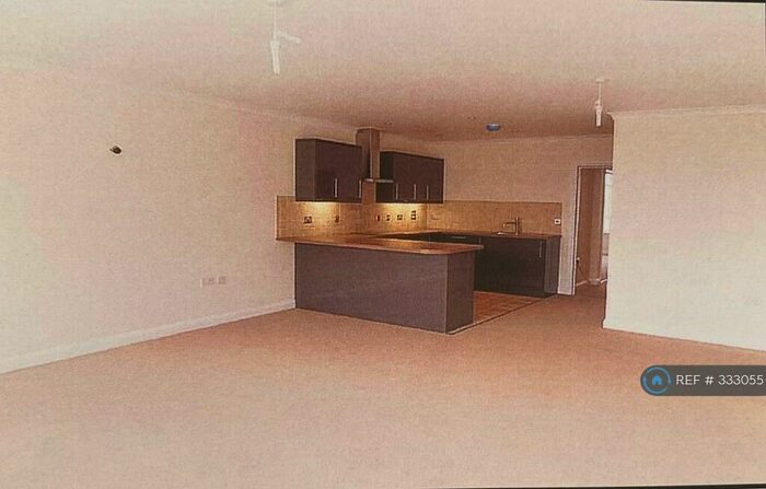 2 Bedroom Flat To Rent In The Street, Ashtead, KT21