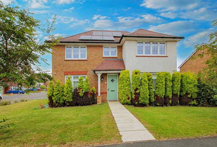4 Bedroom Detached House For Sale In Finches Chase, Lee Chapel North, - No Chain! Includes Garage & Driveway!, SS15