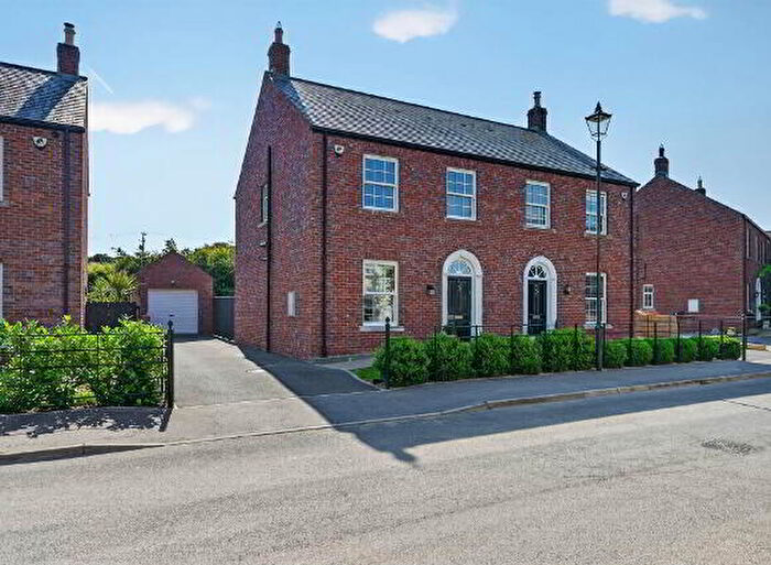 3 Bedroom Semi-Detached House For Sale In Farriers Green, Hillsborough, BT26
