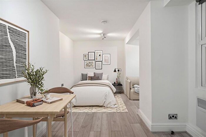 Studio To Rent In Gleneldon Mews, London, SW16