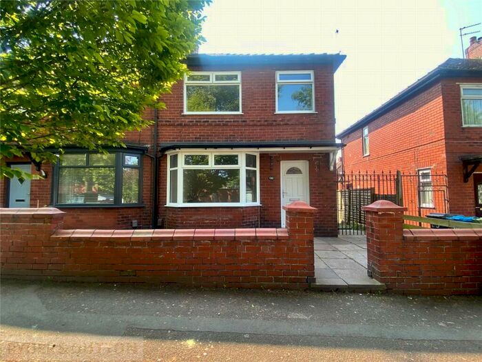 3 Bedroom Town House To Rent In Yates Street, Derker, Oldham, OL1