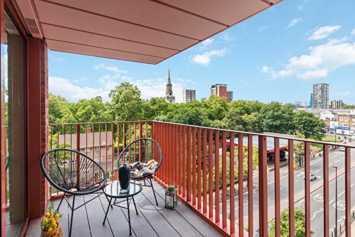 2 Bedroom Apartment To Rent In Quest House, Escapade Place, London, E14