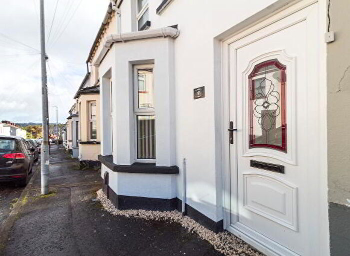3 Bedroom Mid Terraced House For Sale In Hawthorn Terrace, Derry, BT48