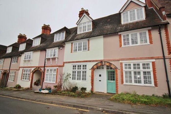 3 Bedroom Town House To Rent In Lime Tree Walk, Sevenoaks, TN13
