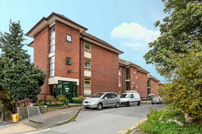 2 Bedroom Flat To Rent In Vineyard, Abingdon, OX14