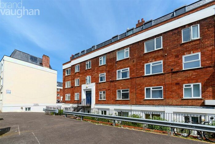 2 Bedroom Flat To Rent In Devonian Court, Park Crescent Place, Brighton, East Sussex, BN2