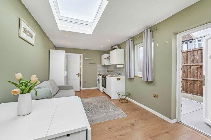 Studio To Rent In Tamworth Lane, Mitcham, CR4