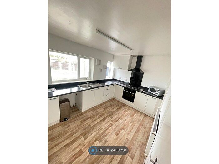 3 Bedroom Semi-Detached House To Rent In School Road, Thurcroft, Rotherham, S66