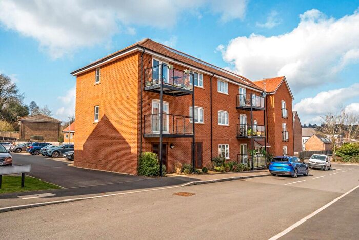 2 Bedroom Flat To Rent In Electric Close, Godalming, GU7