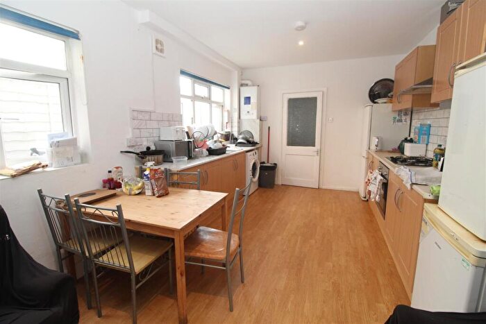 4 Bedroom House To Rent In North Road, Cardiff, CF10