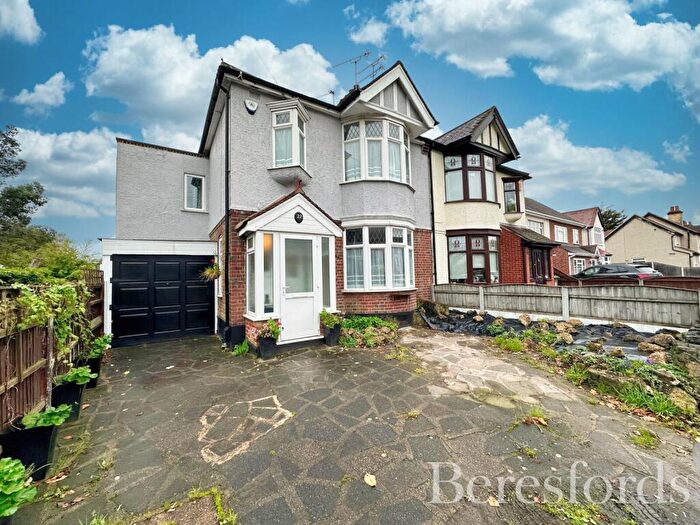 4 Bedroom Semi-Detached House For Sale In Slewins Lane, Hornchurch, RM11