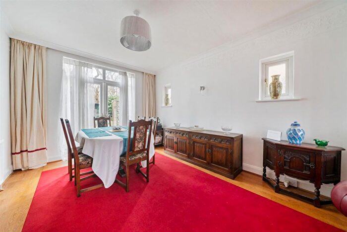 3 Bedroom End Of Terrace House For Sale In Cherrywood Lane, Morden, SM4
