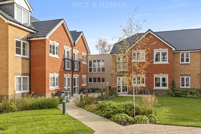 2 Bedroom Flat To Rent In Edward Place, Walton On Thames, KT12