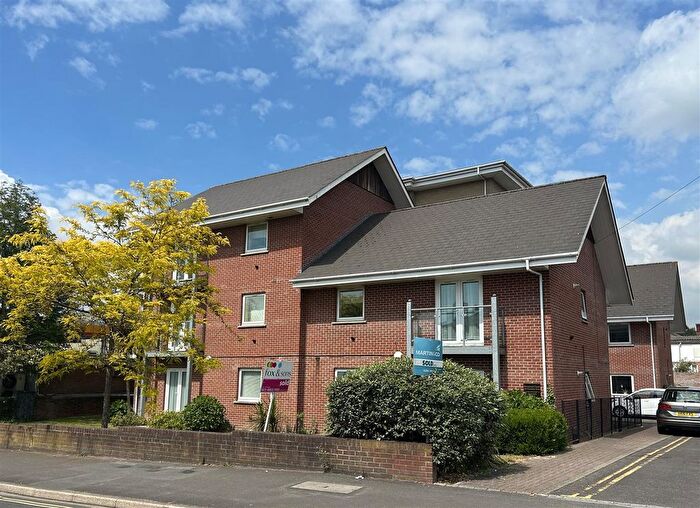 2 Bedroom Flat To Rent In Winchester Road, Southampton, SO16