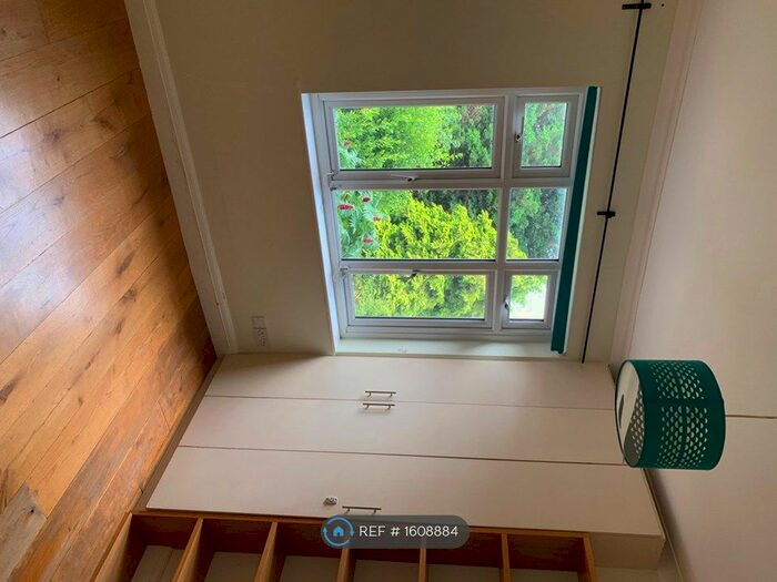 2 Bedroom Flat To Rent In Tenby Rd, Chadwell Heath, RM6