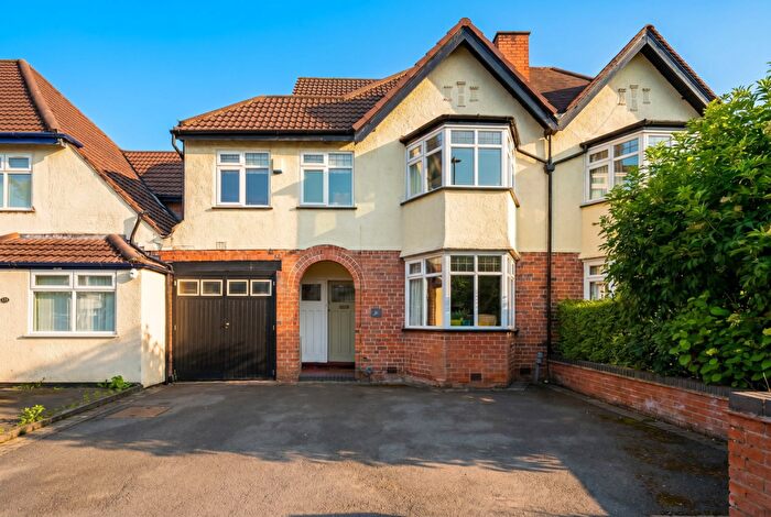 4 Bedroom Semi-Detached House For Sale In Ingestre Road, Hall Green, B28