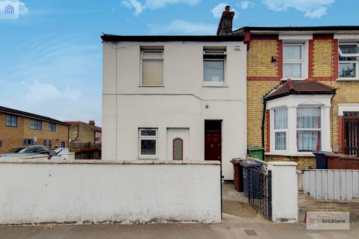 1 Bedroom Flat To Rent In Rippleside Commercial Estate, Ripple Road, Barking, IG11