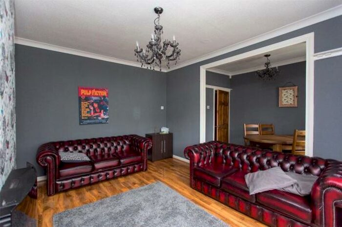 2 Bedroom Property To Rent In Sandringham Drive, Leeds, LS17