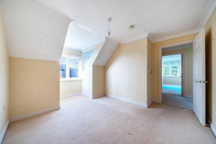 2 Bedroom Flat For Sale In Church Road, Esher, KT10