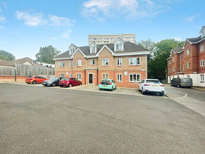2 Bedroom Apartment For Sale In Seaweed Close, Weston Lane, Southampton, SO19