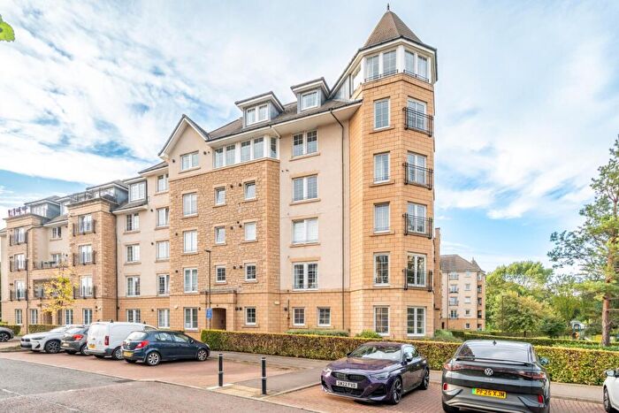 2 Bedroom Flat For Sale In Powderhall Avenue, Edinburgh, EH7