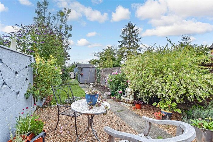 3 Bedroom End Of Terrace House For Sale In Tonbridge Road, Wateringbury, Kent, ME18