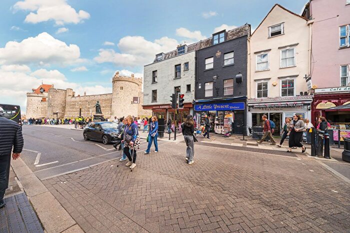 1 Bedroom Flat To Rent In High Street, Windsor, SL4