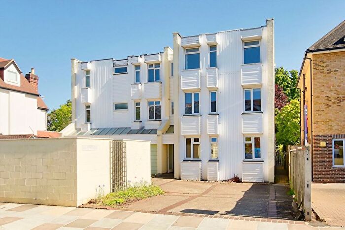 2 Bedroom Flat To Rent In Holmesdale Road, Teddington, TW11