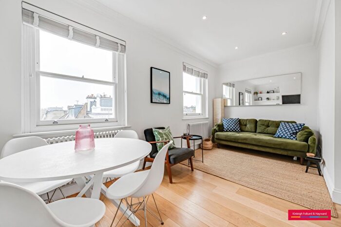 2 Bedroom Flat To Rent In Campden Grove, London, W8