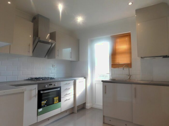 2 Bedroom Flat To Rent In Rosemont Road, London, W3