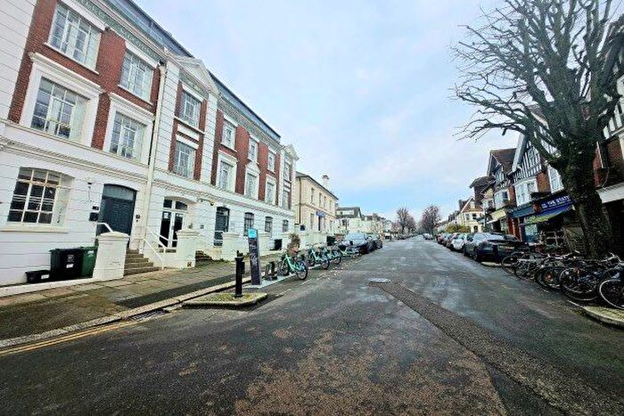 2 Bedroom Flat To Rent In Hove Park Villas, Hove, BN3