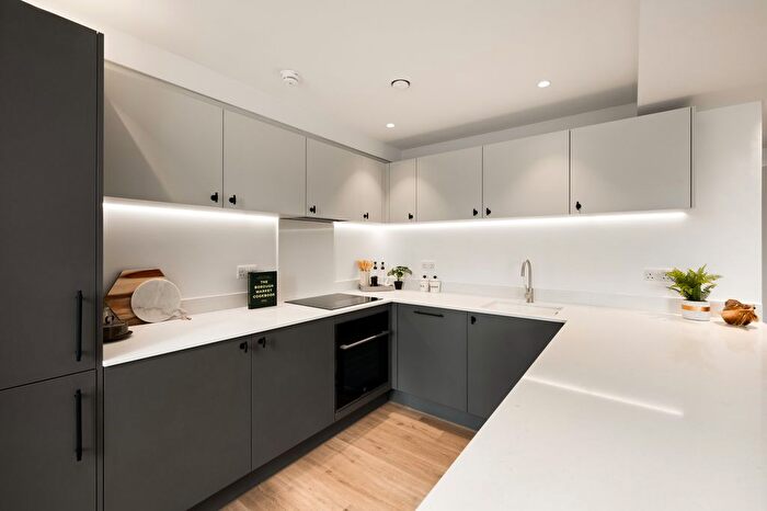 3 Bedroom Flat To Rent In Duncan House, Dolphin Square, London, London, SW1V