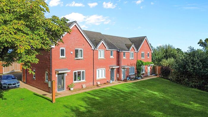 3 Bedroom Semi Detached House For Sale In Glazebrook Meadows, Glazebrook, WA3