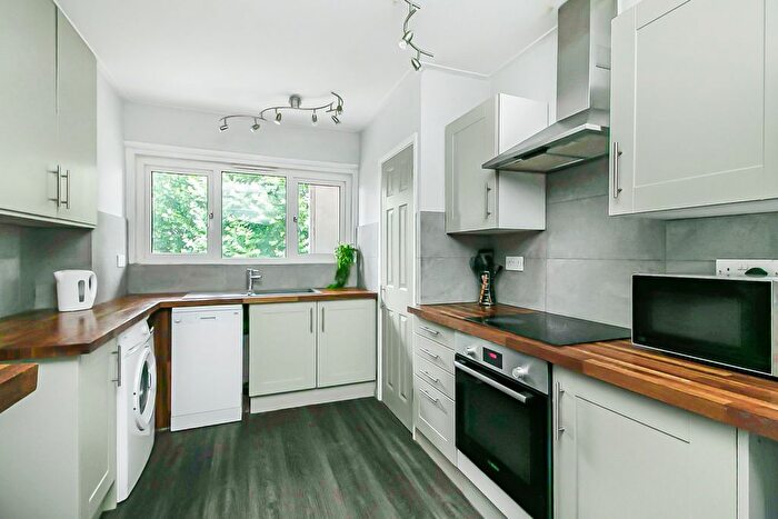 2 Bedroom Flat For Sale In Western Way, Letchworth Garden City, SG6