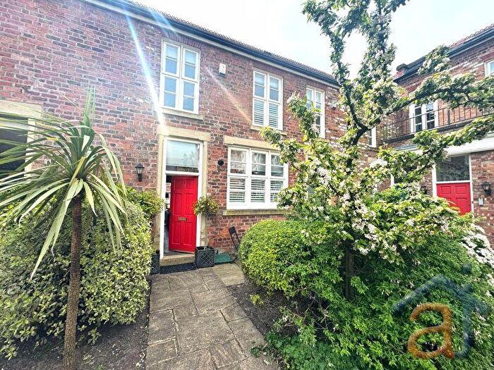 2 Bedroom Mews To Rent In The Court, Marine Gate Mansions, Promenade, Southport, PR9