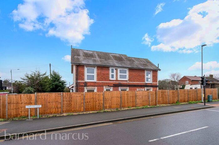 2 Bedroom Semi-Detached House For Sale In Leatherhead Road, Chessington, KT9